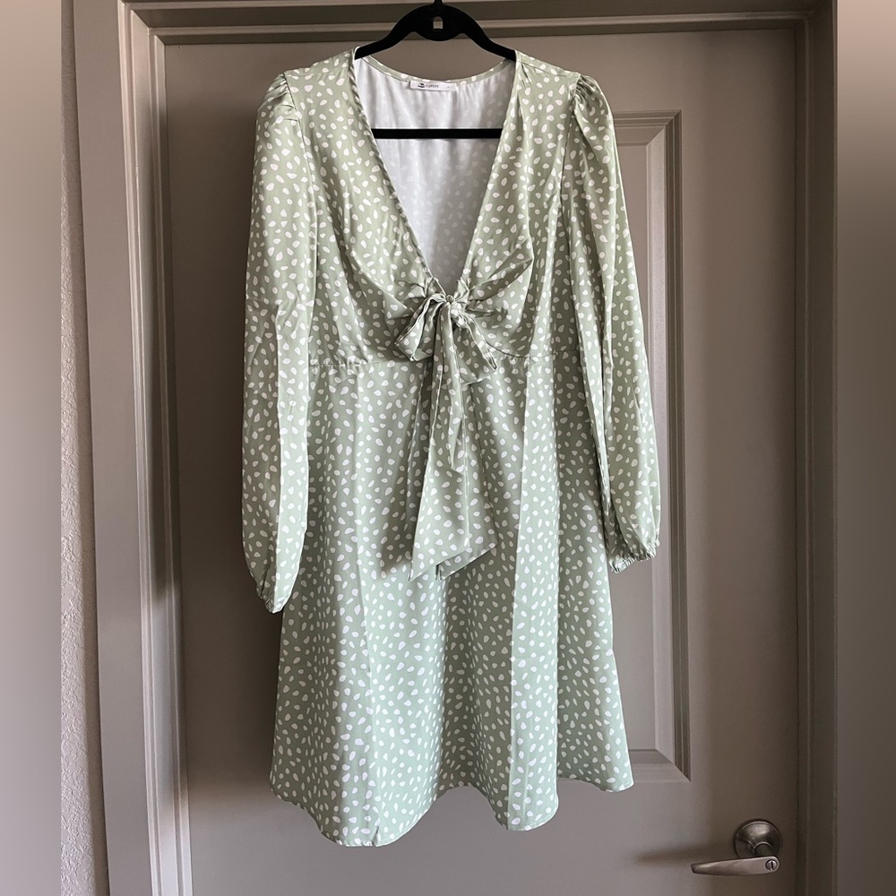 Cupshe V-Neck Sleeve Dress